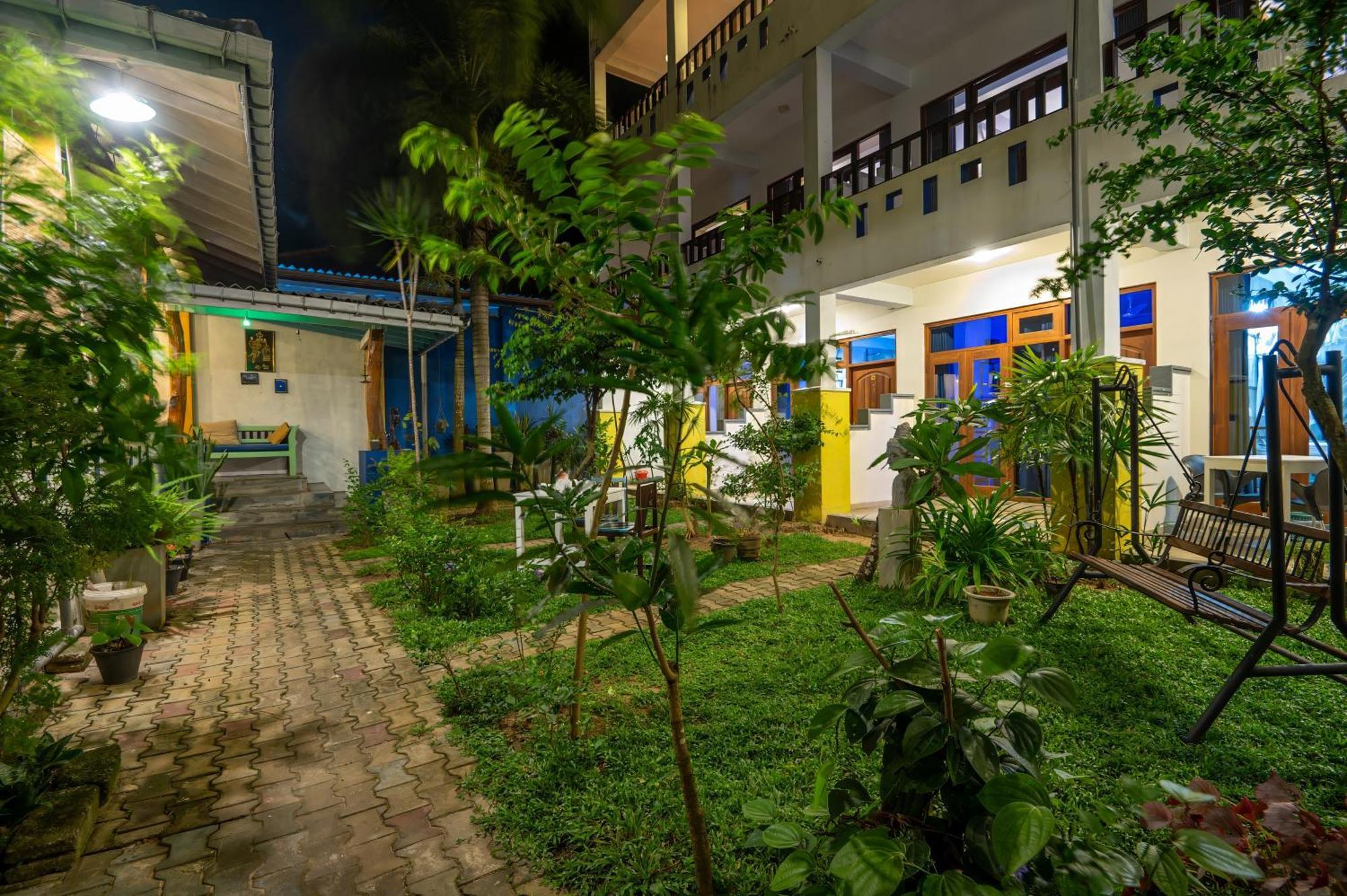 Hotel Aaradhya Mirissa Exterior foto
