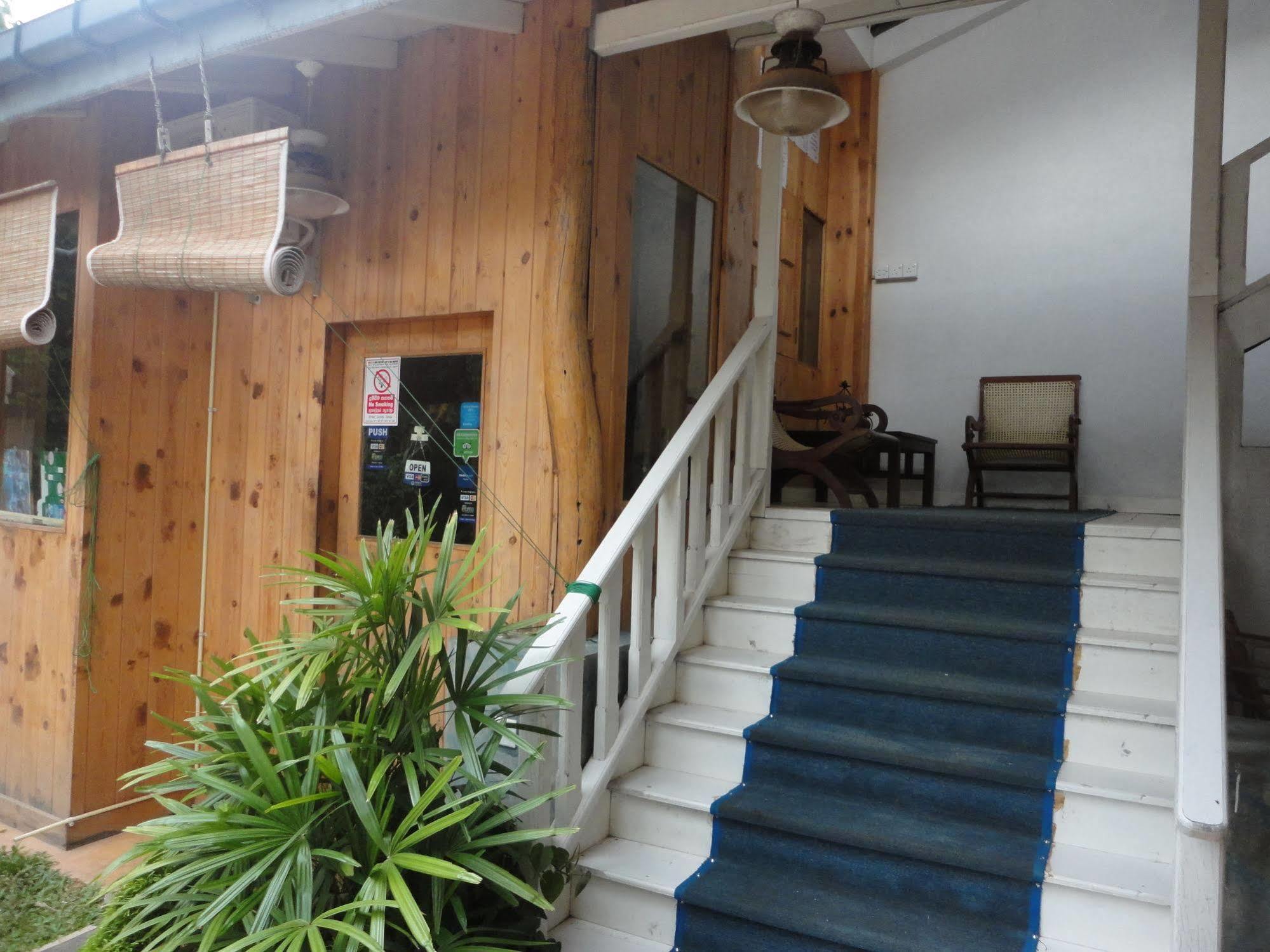 Hotel Aaradhya Mirissa Exterior foto